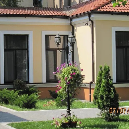 Admiral Hotel *